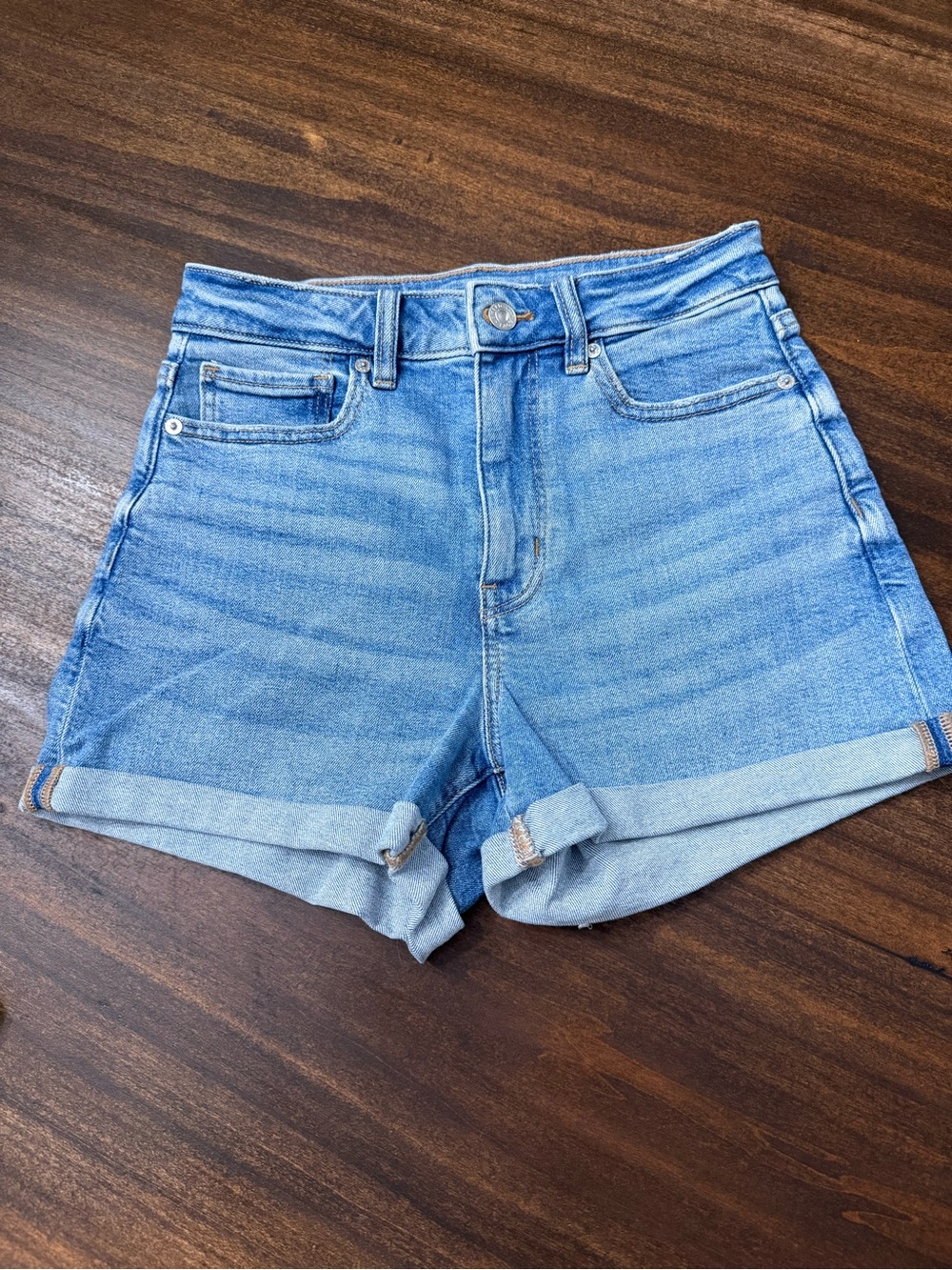 American Eagle Outfitters Light Wash Denim Roll Cuff Shorts - Picture 1 of 6